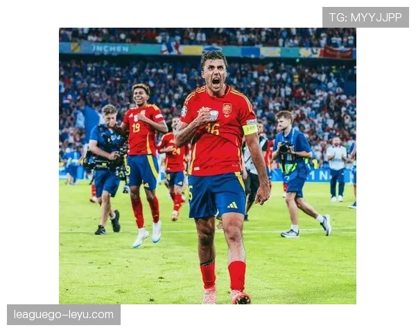 罗德里与西班牙传奇深入交流，共同助力斗牛士军团备战欧洲杯