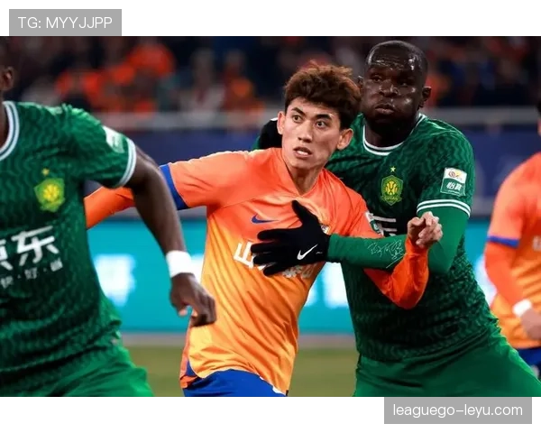 阿尔防线稳固助力球队积分提升,实力表现引发广泛期待 阿尔防线稳固助力球队积分提升,实力表现引发广泛期待