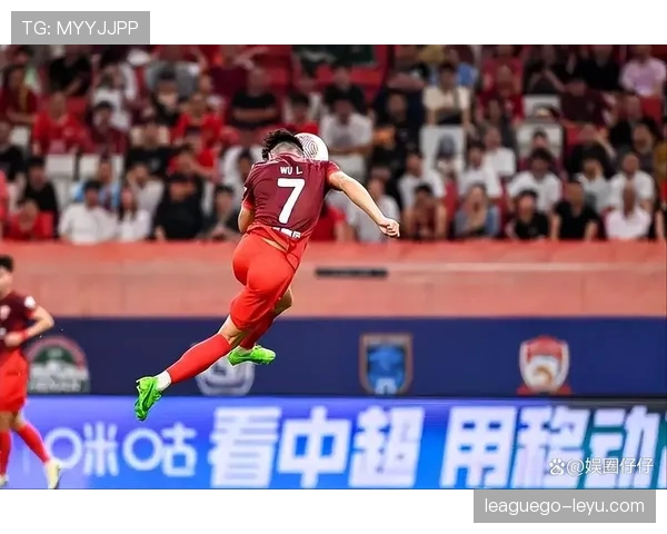 中超球星奋斗历程引关注,赛场拼搏精神感动球迷 中超球星奋斗历程引关注,赛场拼搏精神感动球迷