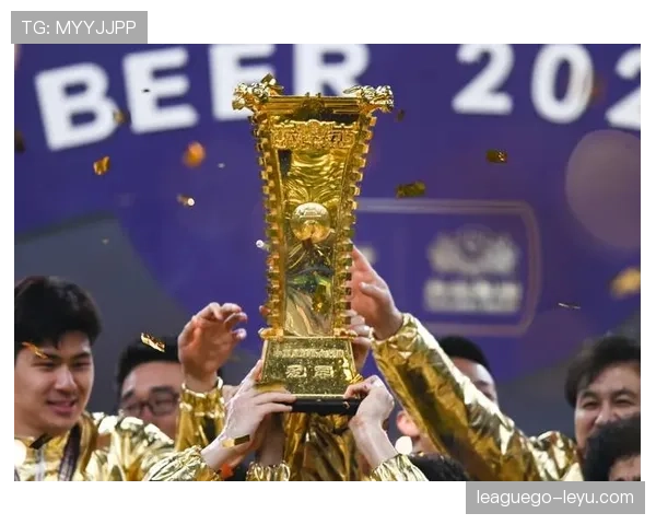 山东泰山队勇夺足协杯冠军，强势回暖开启辉煌新篇章