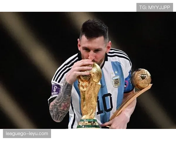 足球巨星重返赛场，精彩表现引爆全场