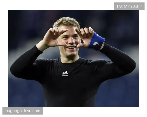 诺伊尔持续稳定发挥，树立现代全能门将新标杆