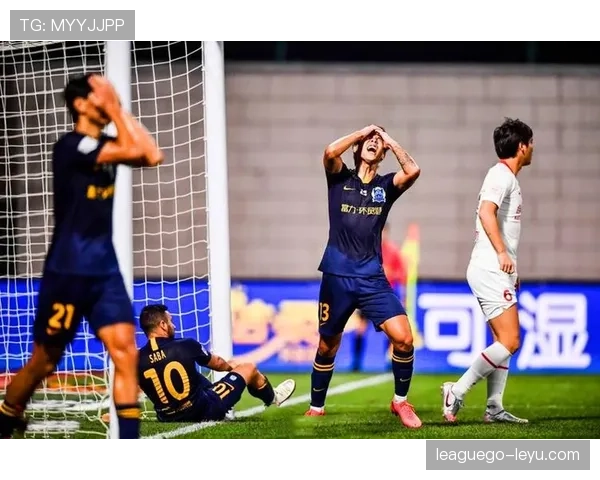 鲁莽犯规判罚标准解析:何时会被直接红牌罚下?