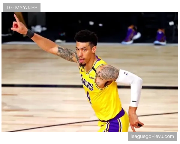 丹尼·格林无球跑动提升球队三分命中率，远超同位置防守者