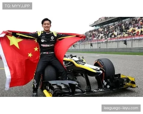 周冠宇开F1回家顺路接妈妈买菜？